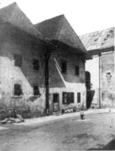 Komplex Miklušovej väznice na začiatku 20. storočia, tesne predtým, ako ju opustila vtedajšia mestská polícia.