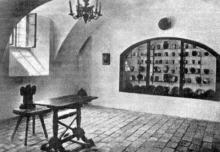 Prízemná mistnosť západného dômu, pôvodne mázhaus. Aj táto fotografia je z roku 1942.